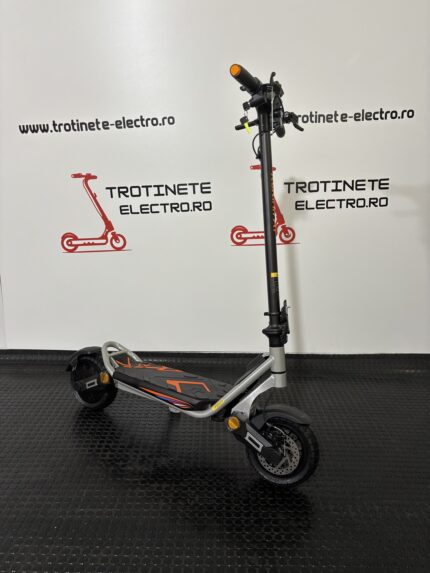 Trotinetă electrică KuKirin G2 MAX cu cheie Anvelope off-road pneumatice de 10*2.75 inch, Motor fără perii de 1000W, Viteză maximă 55 km/h, Acumulator 48V 20Ah, Autonomie 80 km