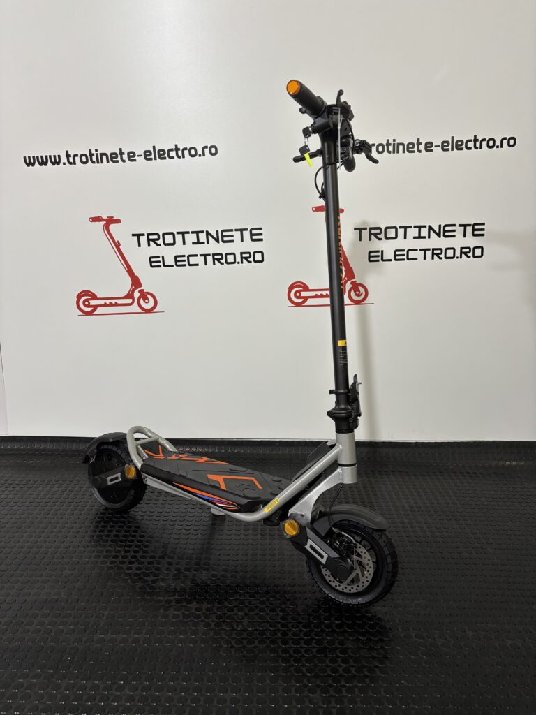 Trotinetă electrică KuKirin G2 MAX cu cheie Anvelope off-road pneumatice de 10*2.75 inch, Motor fără perii de 1000W, Viteză maximă 55 km/h, Acumulator 48V 20Ah, Autonomie 80 km