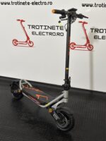 Trotinetă electrică KuKirin G2 MAX cu cheie Anvelope off-road pneumatice de 10*2.75 inch, Motor fără perii de 1000W, Viteză maximă 55 km/h, Acumulator 48V 20Ah, Autonomie 80 km