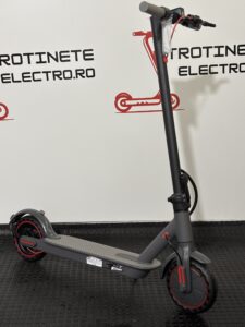 Trotinetă electrică KuKirin G2 MAX cu cheie Anvelope off-road pneumatice de 10*2.75 inch, Motor fără perii de 1000W, Viteză maximă 55 km/h, Acumulator 48V 20Ah, Autonomie 80 km