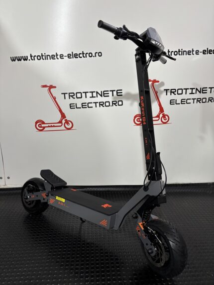 Trotinetă electrică Kukirin G4 cu cheie (2026)motor 2000 W, viteză maximă 70 km/h, baterie cu litiu 60 V 20 Ah, anvelope de 11 inchi